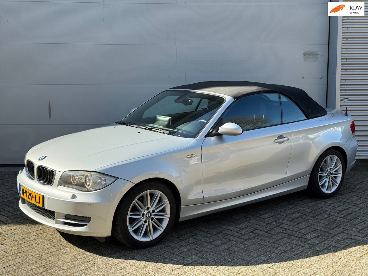 BMW 1-serie Cabrio - 118i High Executive l Carplay l Ketting VV l Xenon l Volleder l Volledig Onderhouden l - AutoWereld.nl