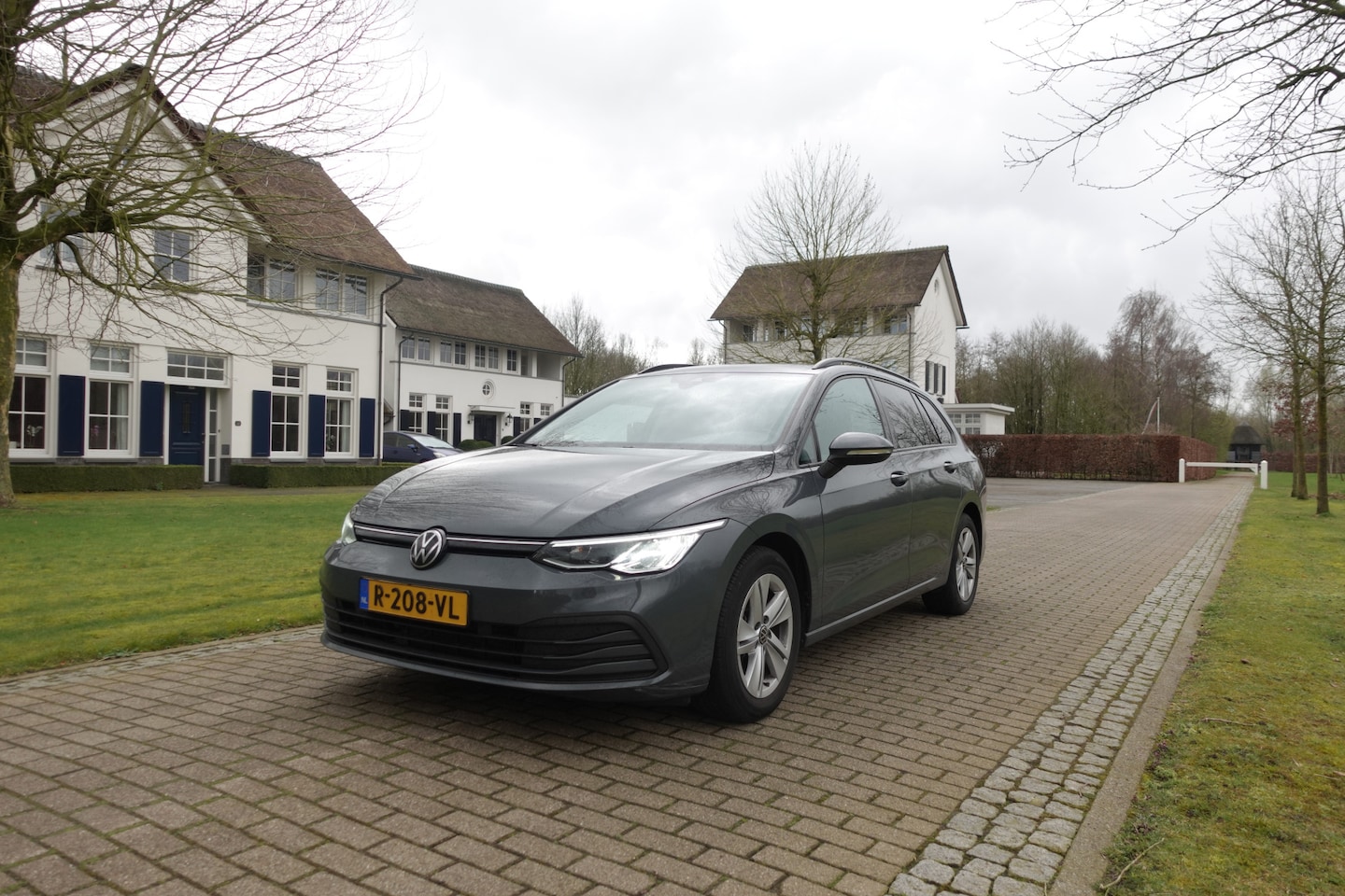 Volkswagen Golf Variant - 1.0 TSI Life Business | Camera | MAVI | CarPlay | Stoelverw. | Stuurwielverw. | - AutoWereld.nl