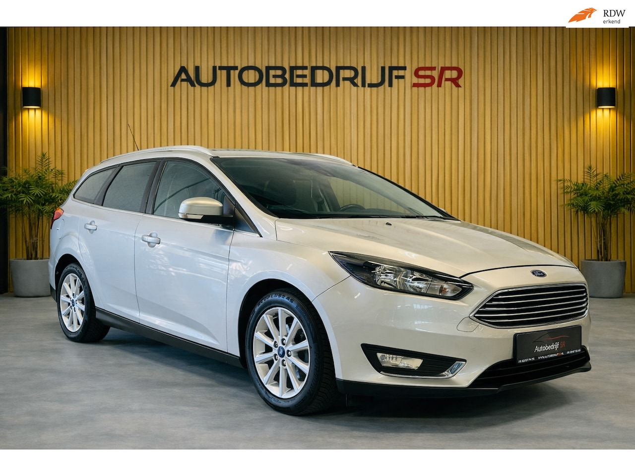 Ford Focus Wagon - 1.0 Titanium cruise control parkeersensoren! Airco! Nwe distributieriem - AutoWereld.nl