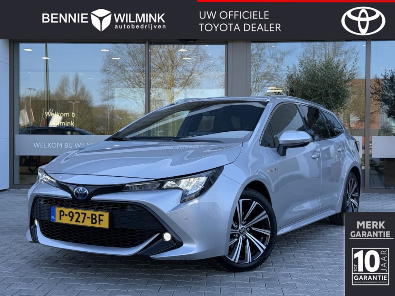 Toyota Corolla Touring Sports - 1.8 Hybrid Dynamic | Stoelverwarming | Parkeersensoren V+A - AutoWereld.nl