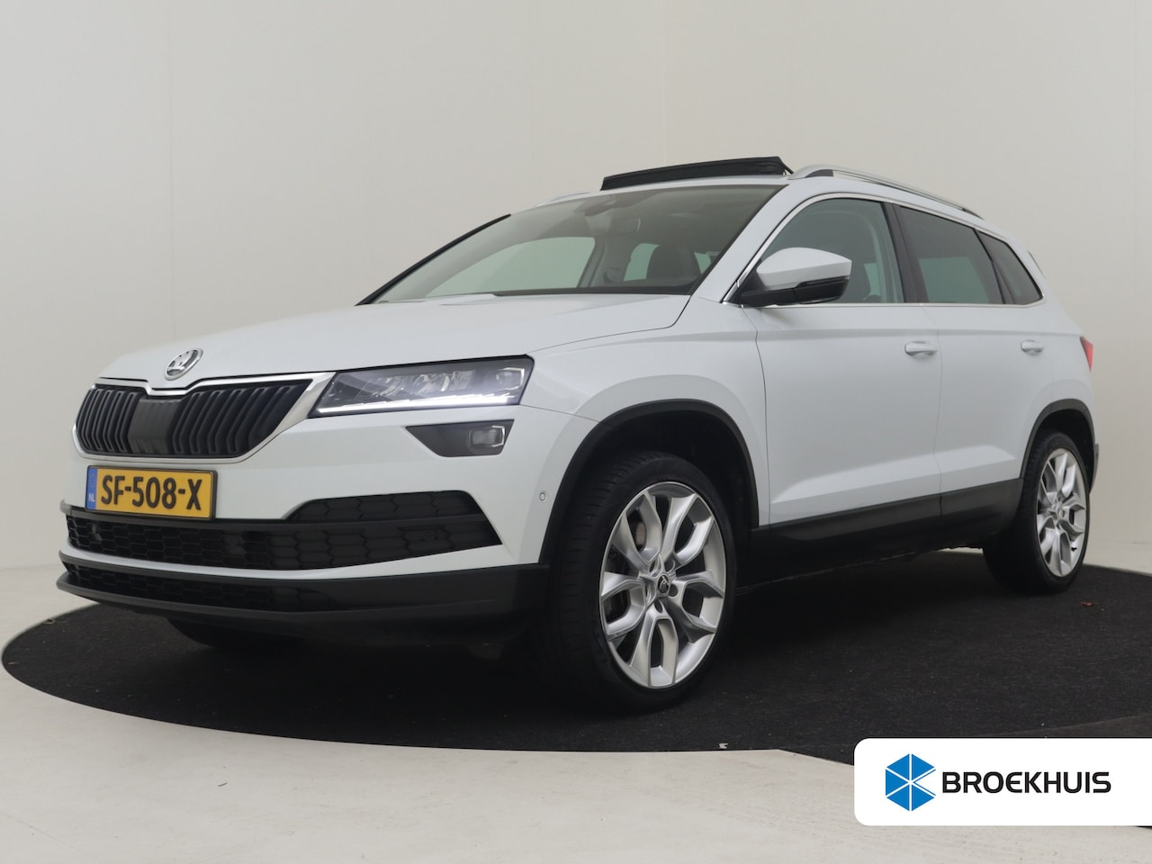 Skoda Karoq - 1.5 TSI ACT Style Business 150pk DSG/AUTO | Trekhaak | Canton audio | Panorama dak | Dodeh - AutoWereld.nl