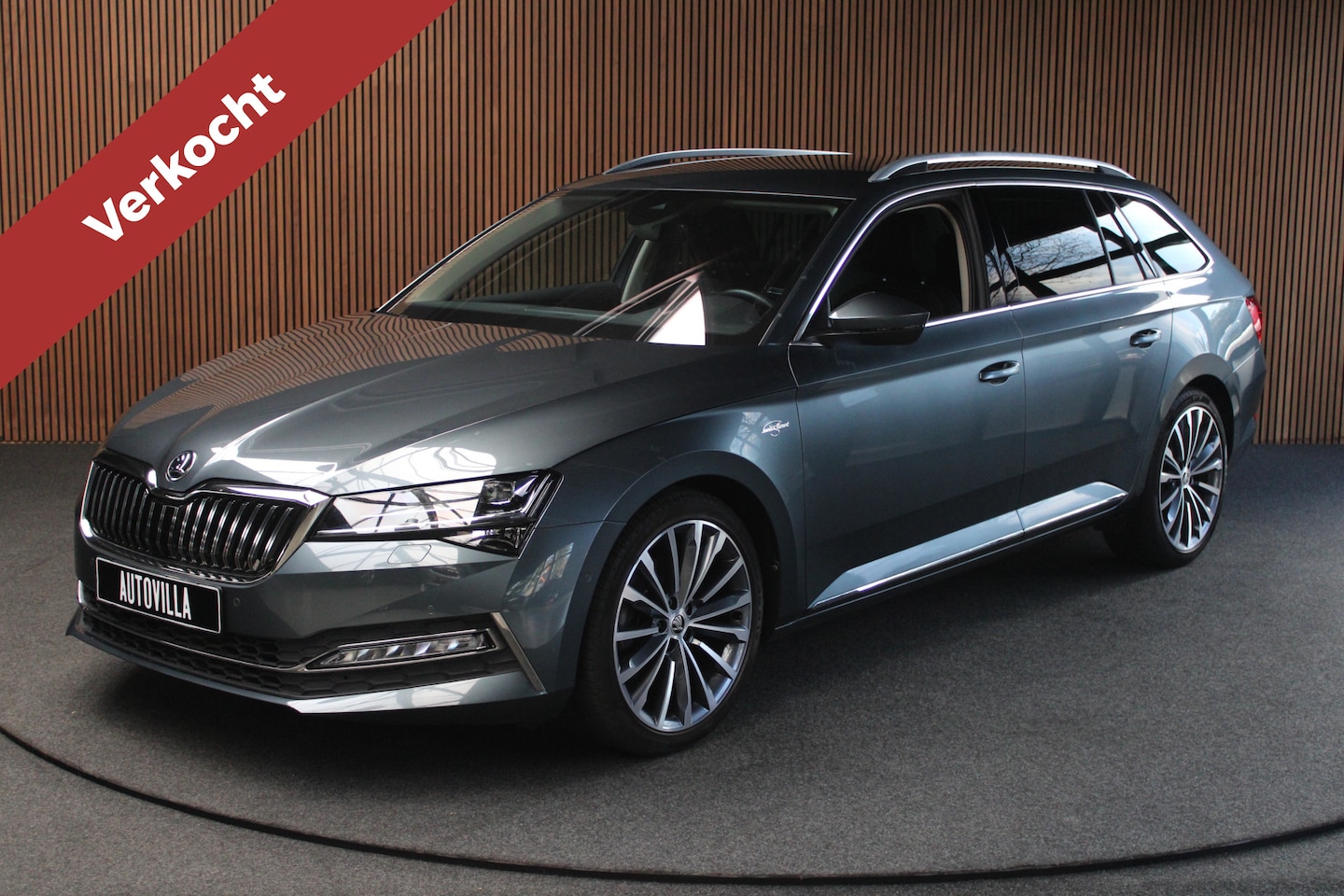 Skoda Superb Combi - 2.0 TSI Laurin & Klement Navi Leer ACC Elektr. achterklep Stoelen elektr. met memory Elekt - AutoWereld.nl