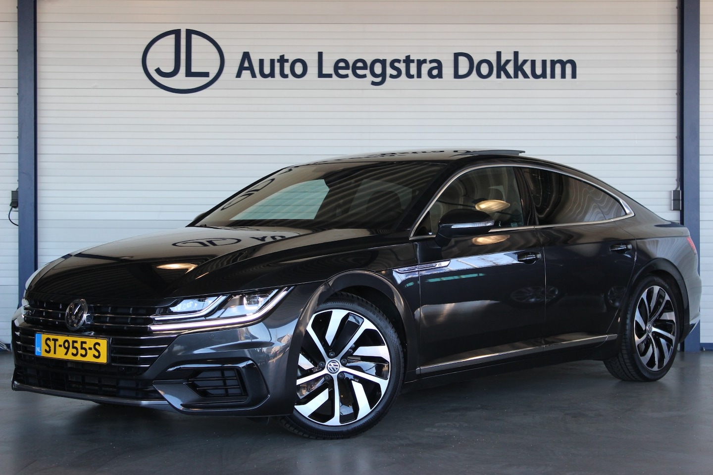 Volkswagen Arteon - 1.5 TSI R-Line Business Pano | Trekhaak | Camera | Virtual Cockpit | Carplay | Stoelverw. - AutoWereld.nl