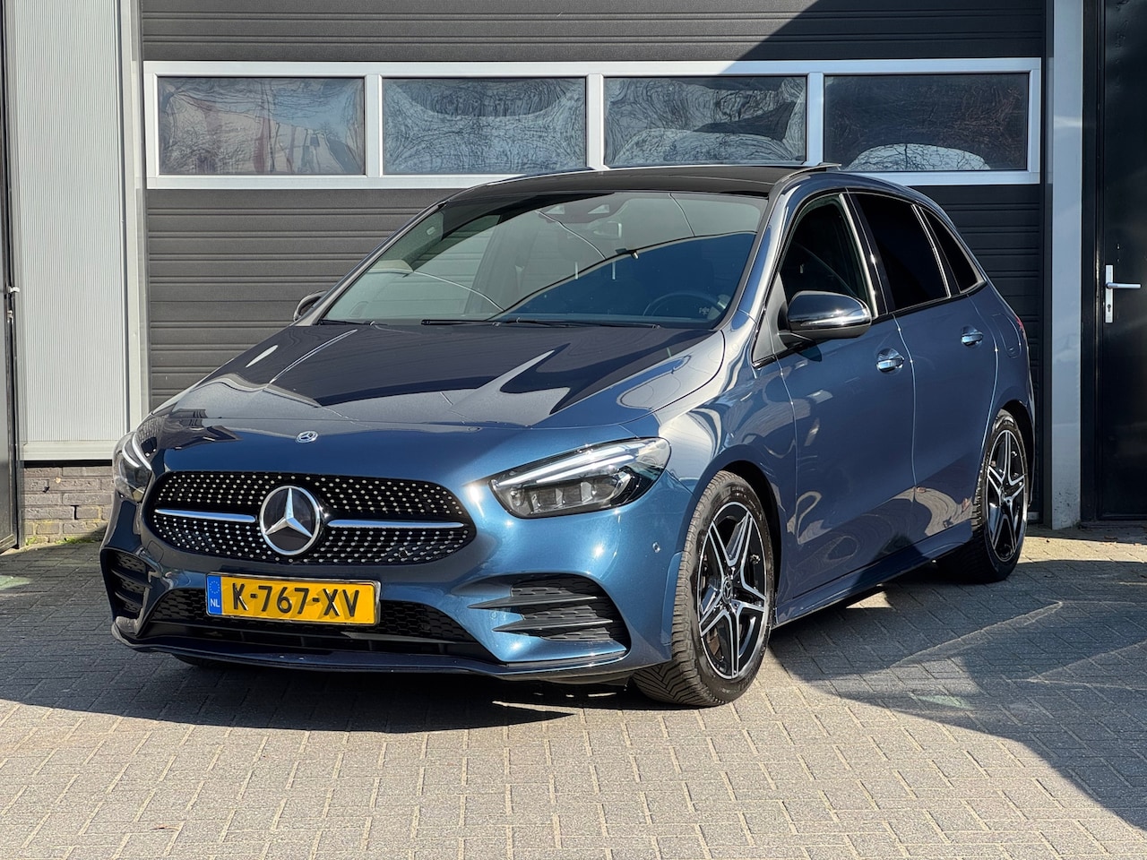 Mercedes-Benz B-klasse - 180d AMG Widescreen, Mutibeam, Memory Stoelen, Keyless, Camera, NAP - AutoWereld.nl