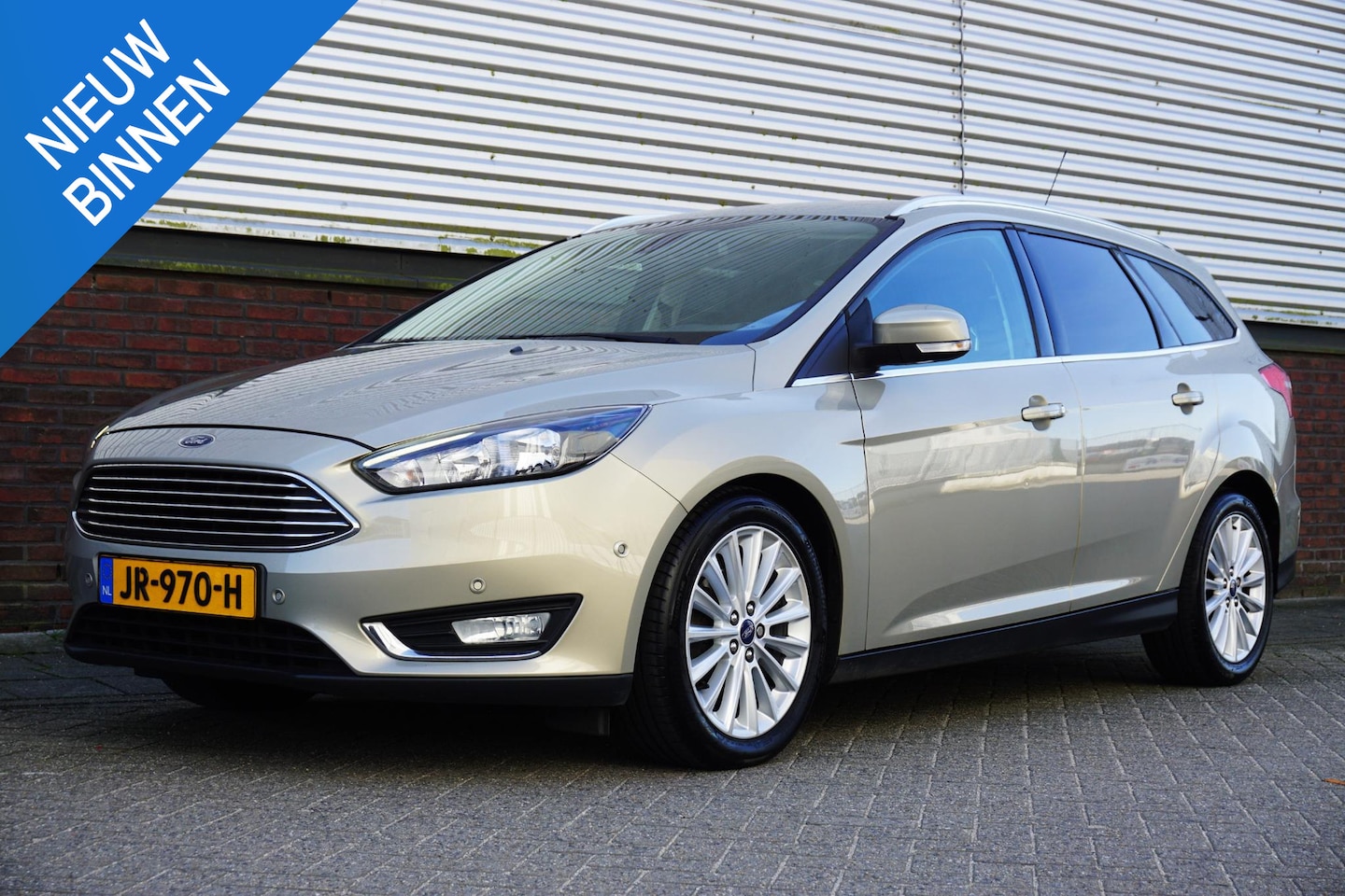 Ford Focus Wagon - 1.0 Titanium/Nwe Distributieriem/Trekhaak/Navi/ Zeer compleet/2e Eigenaar. - AutoWereld.nl