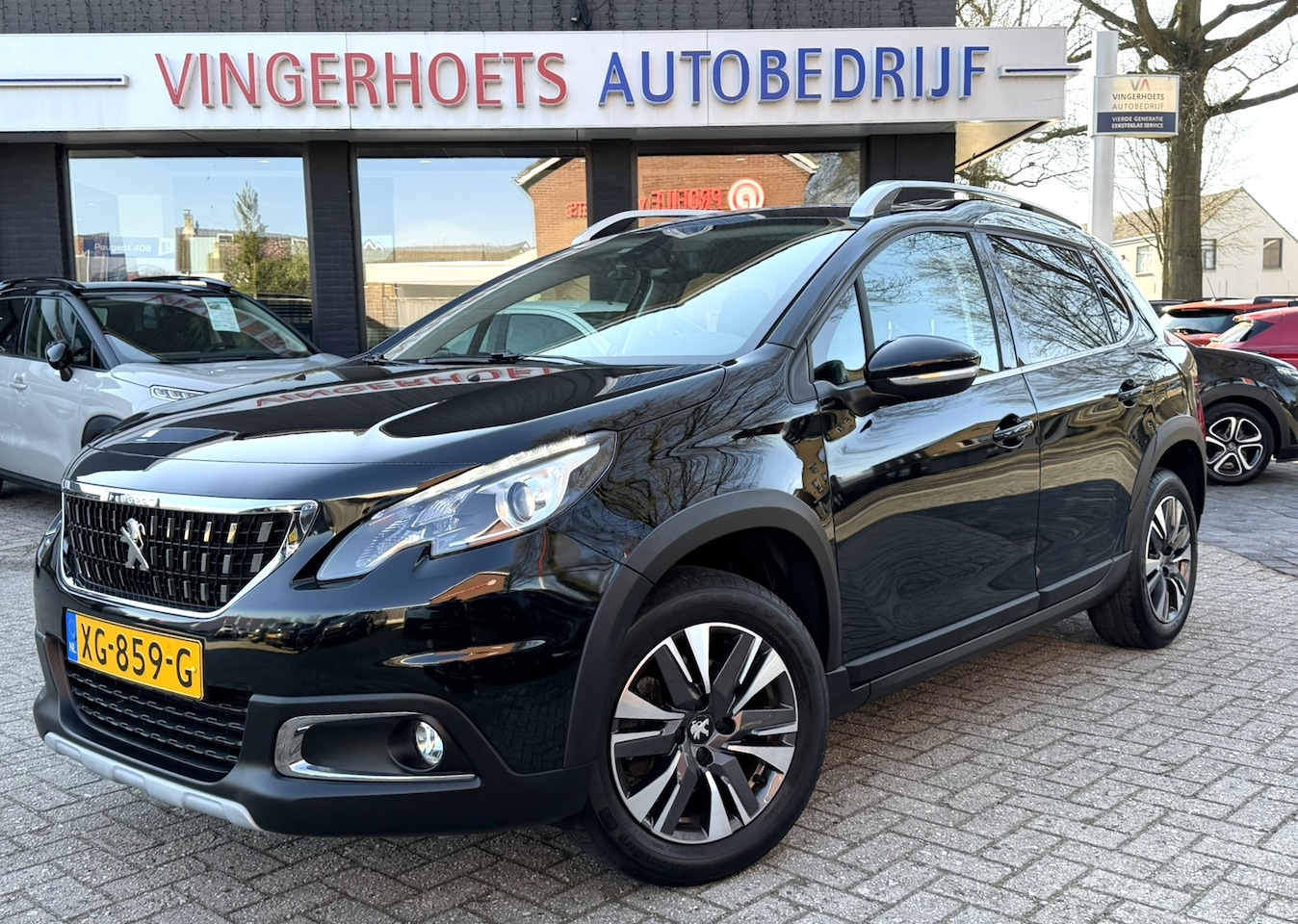 Peugeot 2008 - Benzine 130 Pk * Allure * Navigatie * 1/2 Lederen Interieur * Climate & Cruise Control * L - AutoWereld.nl