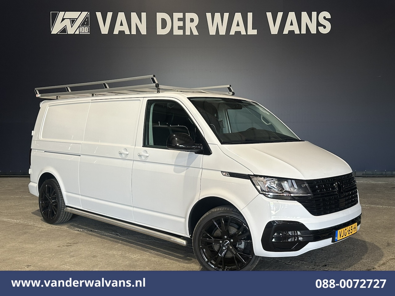 Volkswagen Transporter - 2.0 TDI R line L2H1 Euro6 Airco | Camera | LM Velgen | Leder | Imperiaal | Apple Carplay A - AutoWereld.nl