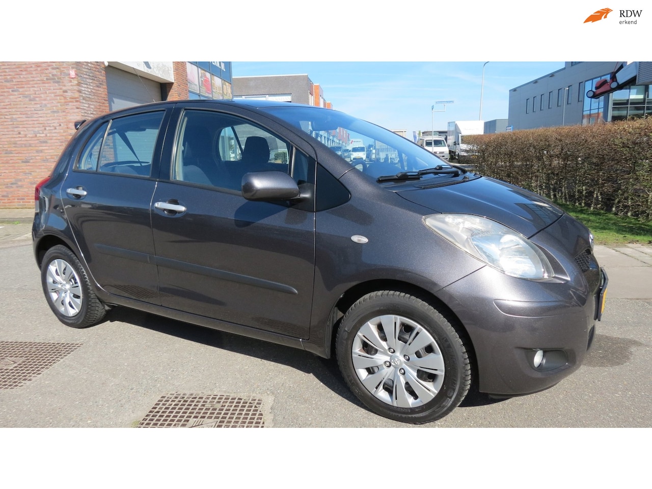 Toyota Yaris - 1.3 VVT-i Aspiration 1.3 VVTi Aspiration - AutoWereld.nl