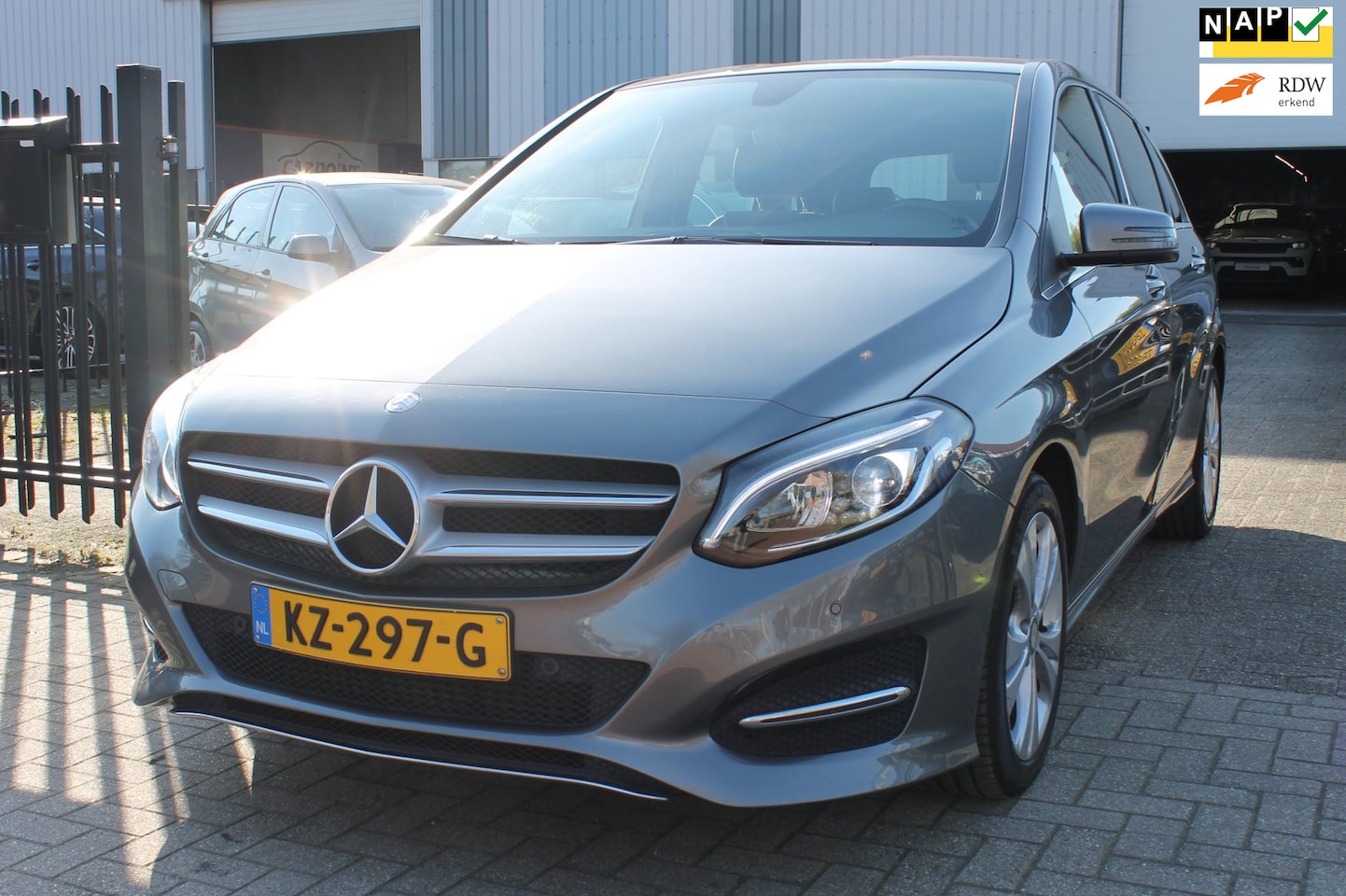 Mercedes-Benz B-klasse - 180 Ambition LED Navi Trekhaak Cruise Clima! - AutoWereld.nl