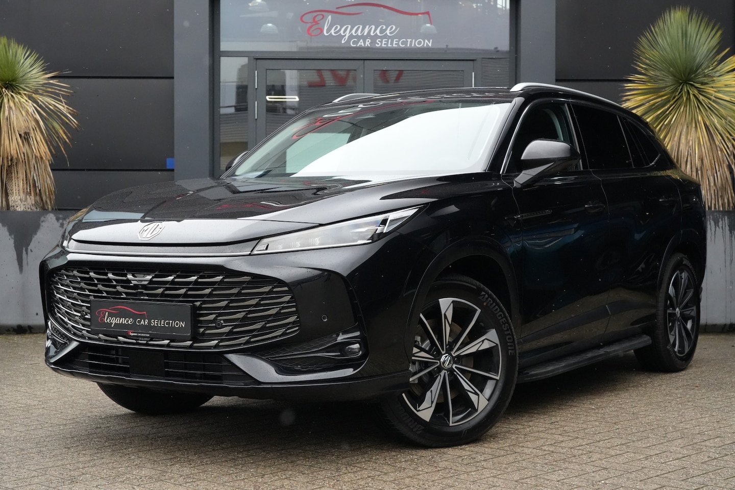 MG HS - 1.5 Plug-in Hybrid Luxury 272pk Navigatie/Stoelverwarming/360Camera - AutoWereld.nl