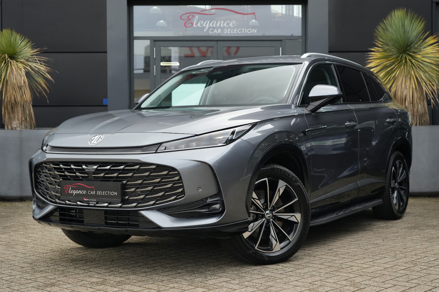 MG HS - 1.5 Plug-in Hybrid Luxury 272pk Navigatie/Stoelverwarming/360Camera - AutoWereld.nl