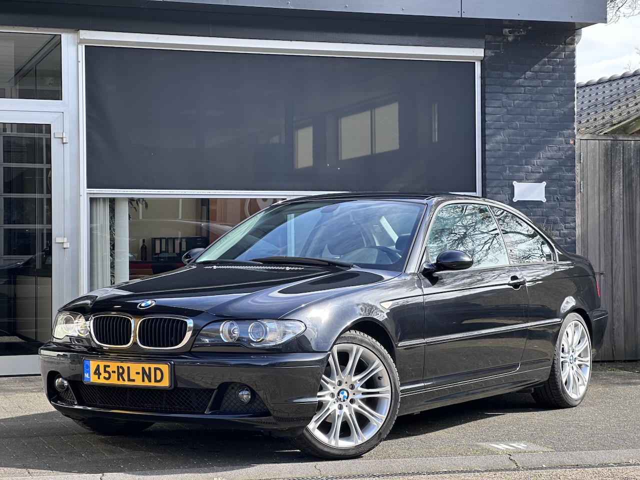 BMW 3-serie Coupé - 318Ci Executive CLIMA / CRUISE / YOUNGTIMER / ORGINEEL NL / NAP - AutoWereld.nl