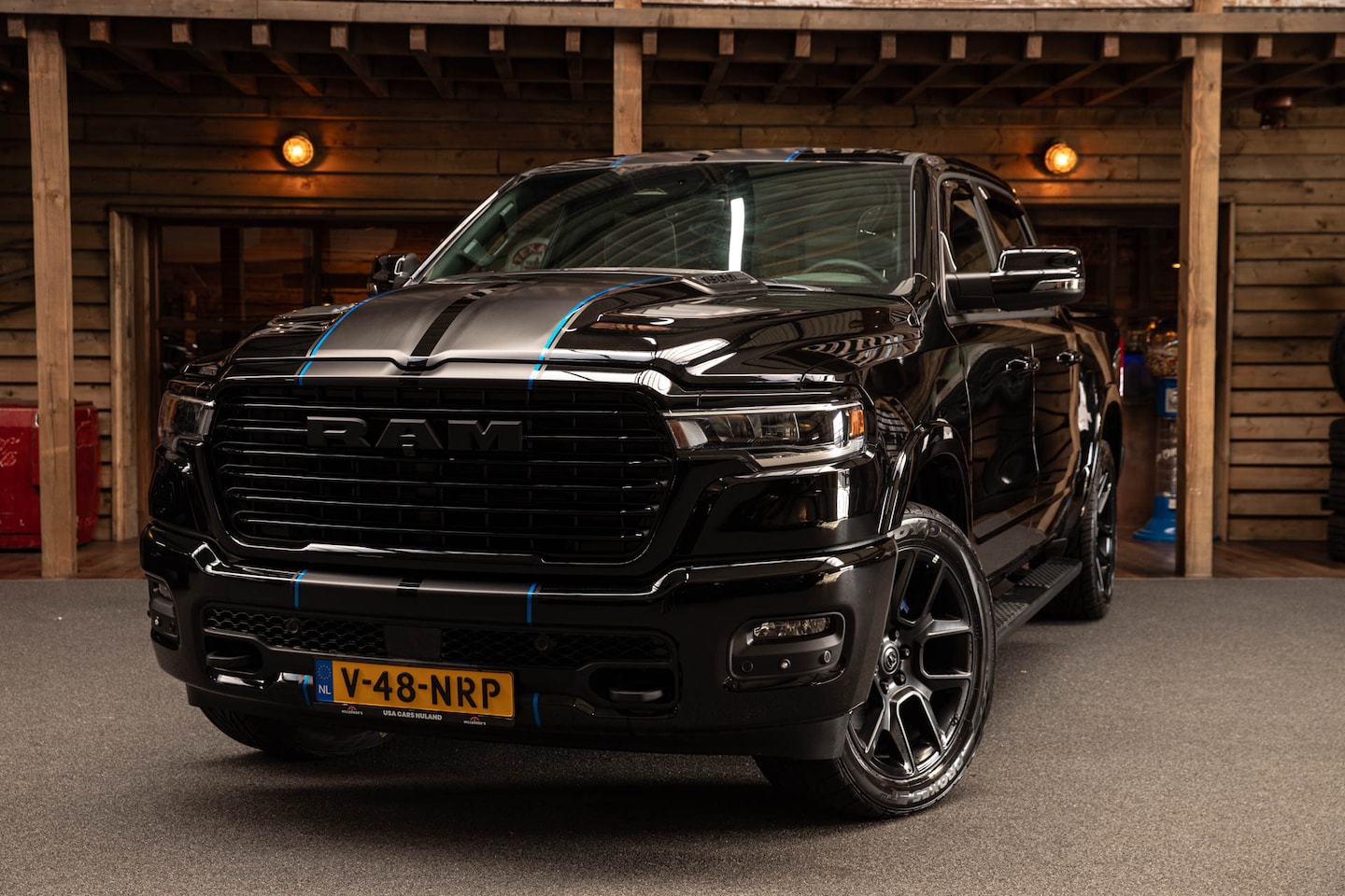 Dodge Ram 1500 - 4x4 | Laramie | huricane | 420 pk | Lpg | bedcover | striping | - AutoWereld.nl