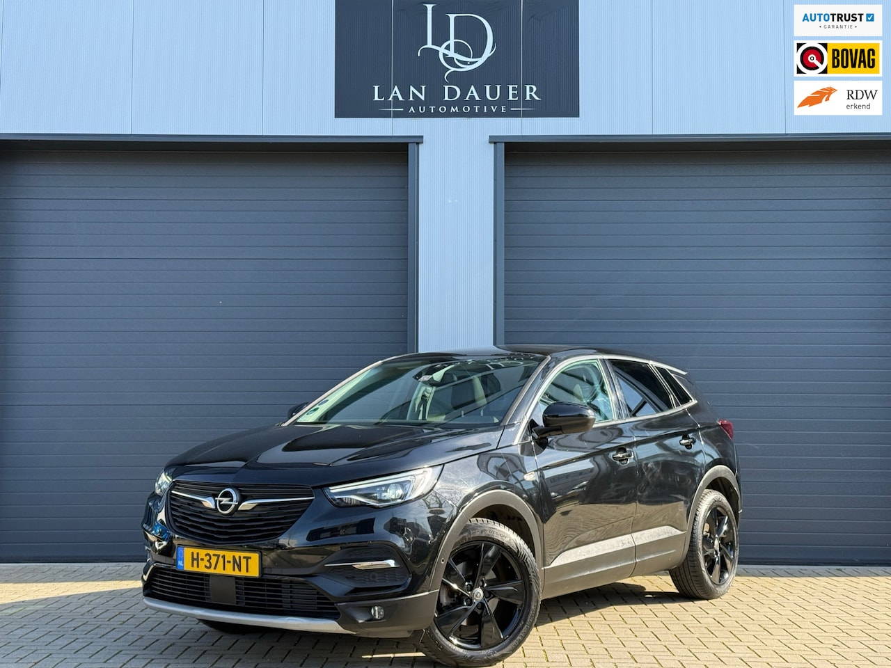 Opel Grandland X - 1.2 Turbo 120 Jaar Edition / CARPLAY / CAMERA / AUTOMAAT / STUURVERWARMING / WINTERPAKKET - AutoWereld.nl