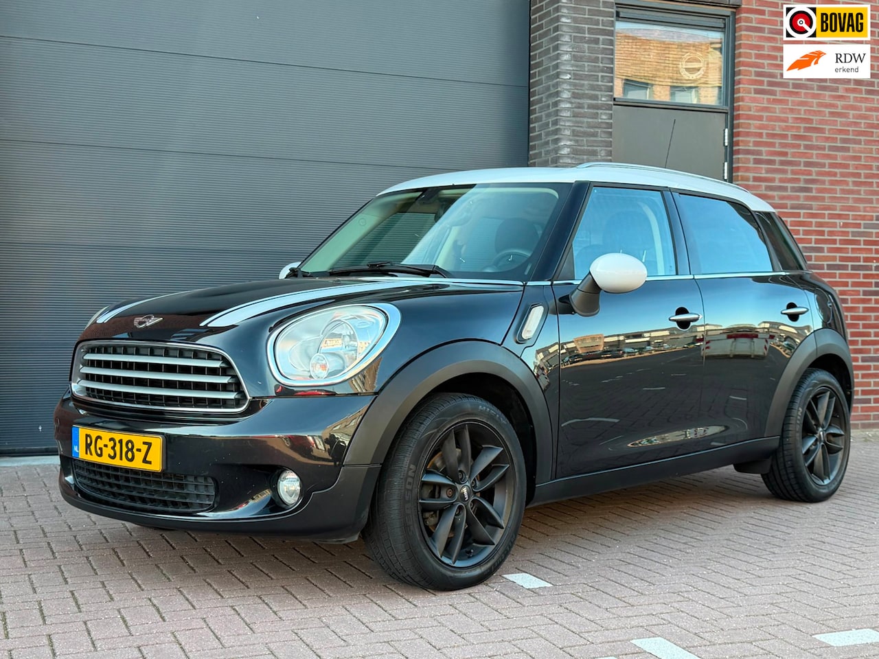 MINI Countryman - 1.6 Cooper Salt | Airco | Bluetooth | 17" LMV | Privacy Glass - AutoWereld.nl