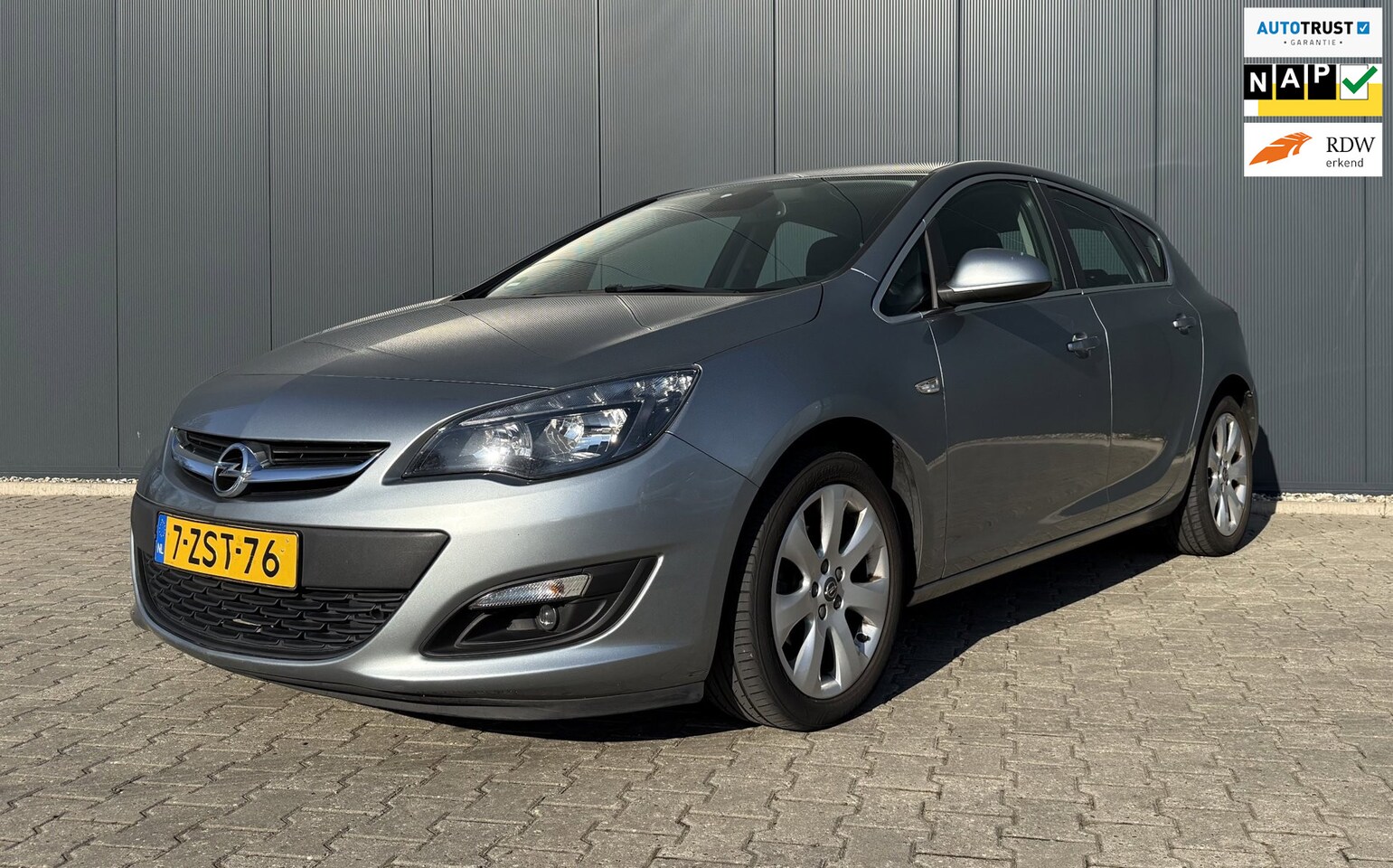 Opel Astra - 1.4 Turbo Blitz Airco Cruise PDC APK NAP - AutoWereld.nl