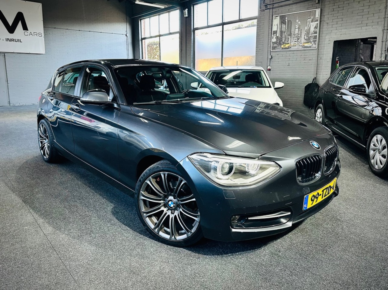 BMW 1-serie - 116i Business+ Automaat - Cruise - Navi - Climate - PDC - NAP - AutoWereld.nl