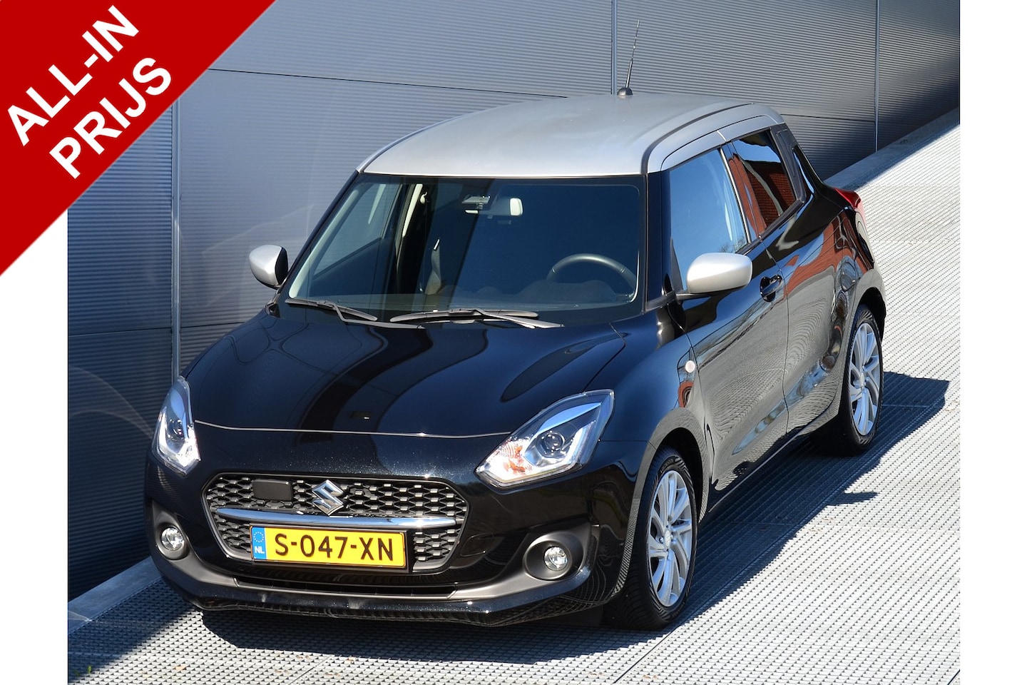 Suzuki Swift - 1.2 SMART HYBRID SELEKT | HOGE ZIT | AUTOMAAT | CAMERA | AIRCO | 16'' INCH LICHTMETAAL | A - AutoWereld.nl