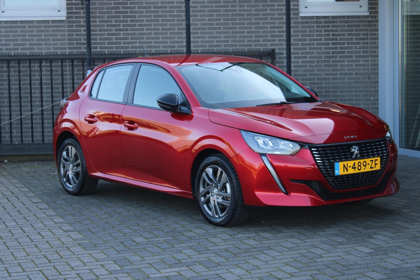 Peugeot 208 - 1.2 PureTech Active Pack Led/Navi/NL Auto!! 2648 KM !!! - AutoWereld.nl