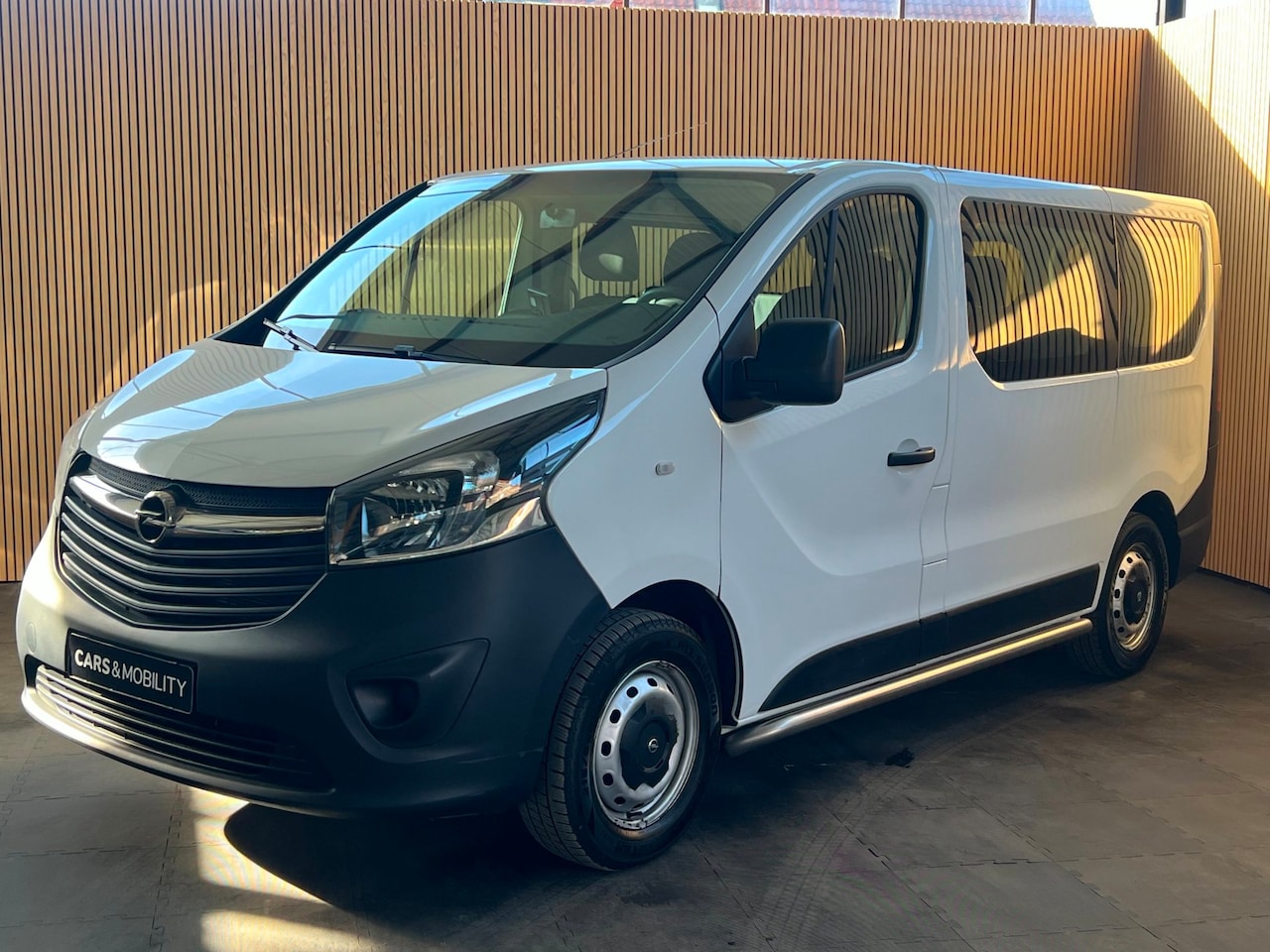 Opel Vivaro Combi - 1.6 CDTI L1H1 ecoFLEX |9-p | ook als Taxi | Rijlaar - AutoWereld.nl