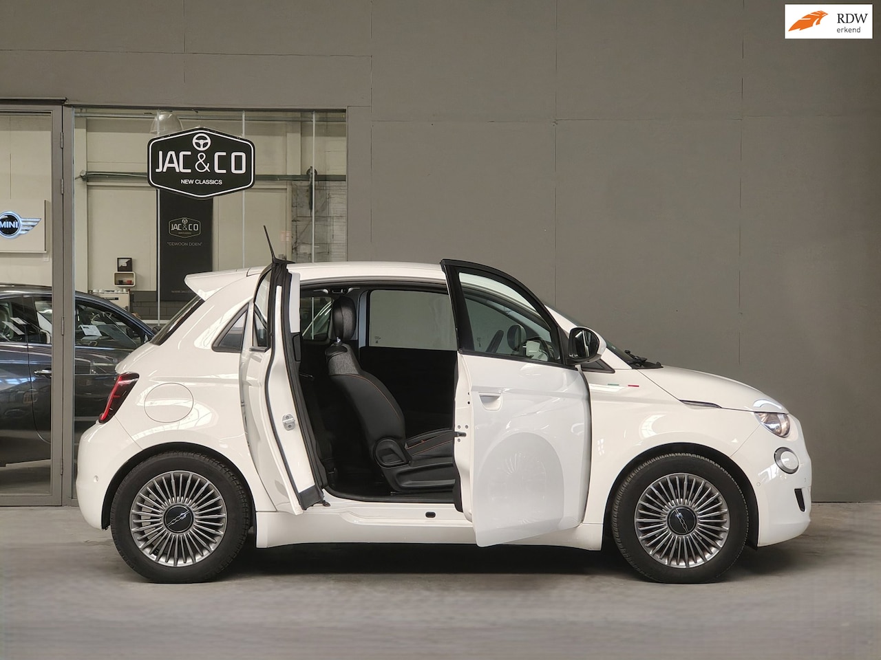 Fiat 500 - 3+1 Icon 42 kWh Carplay - Camera - Stoelverwarming - AutoWereld.nl