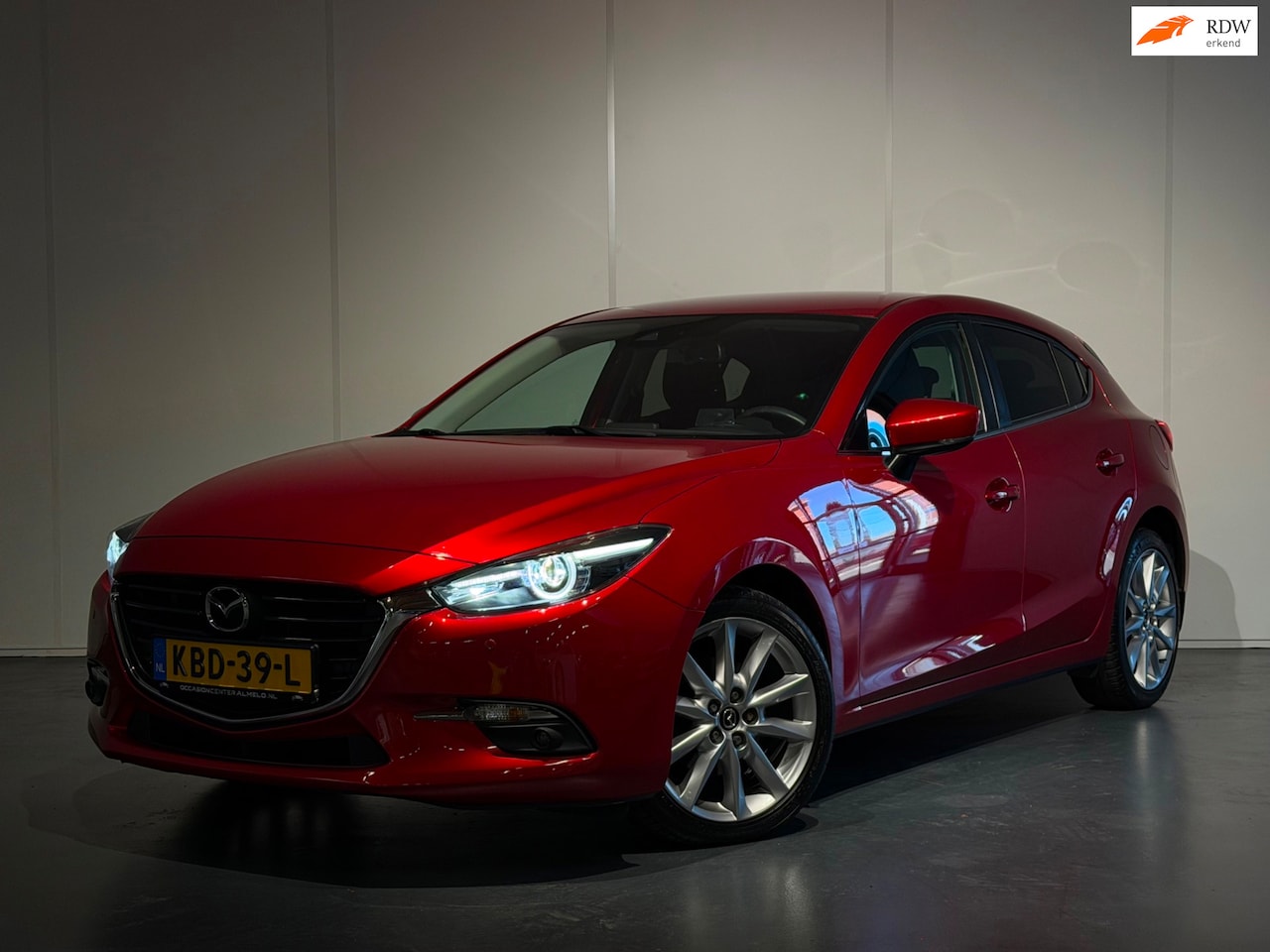 Mazda 3 - 2.0 SkyActiv-G 120 GT-M AUT BOSE /Cruise/PDC+Camera/Keyless/CarPlay/LED/HU-Display - AutoWereld.nl