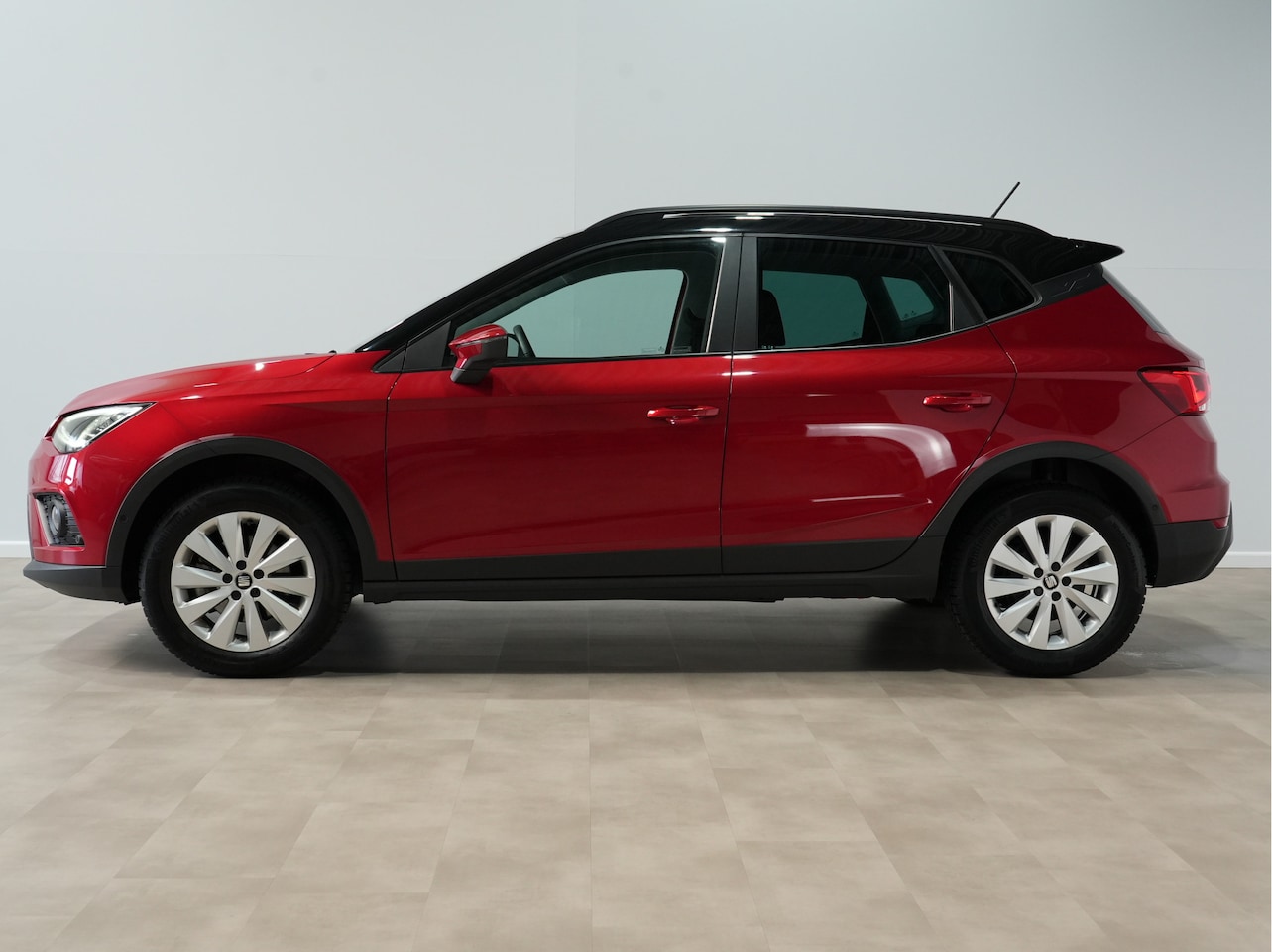SEAT Arona - 1.0 TSI 95pk Style Business Intense Navigatie Clima Trekhaak LED Camera privacy glas 003 - AutoWereld.nl