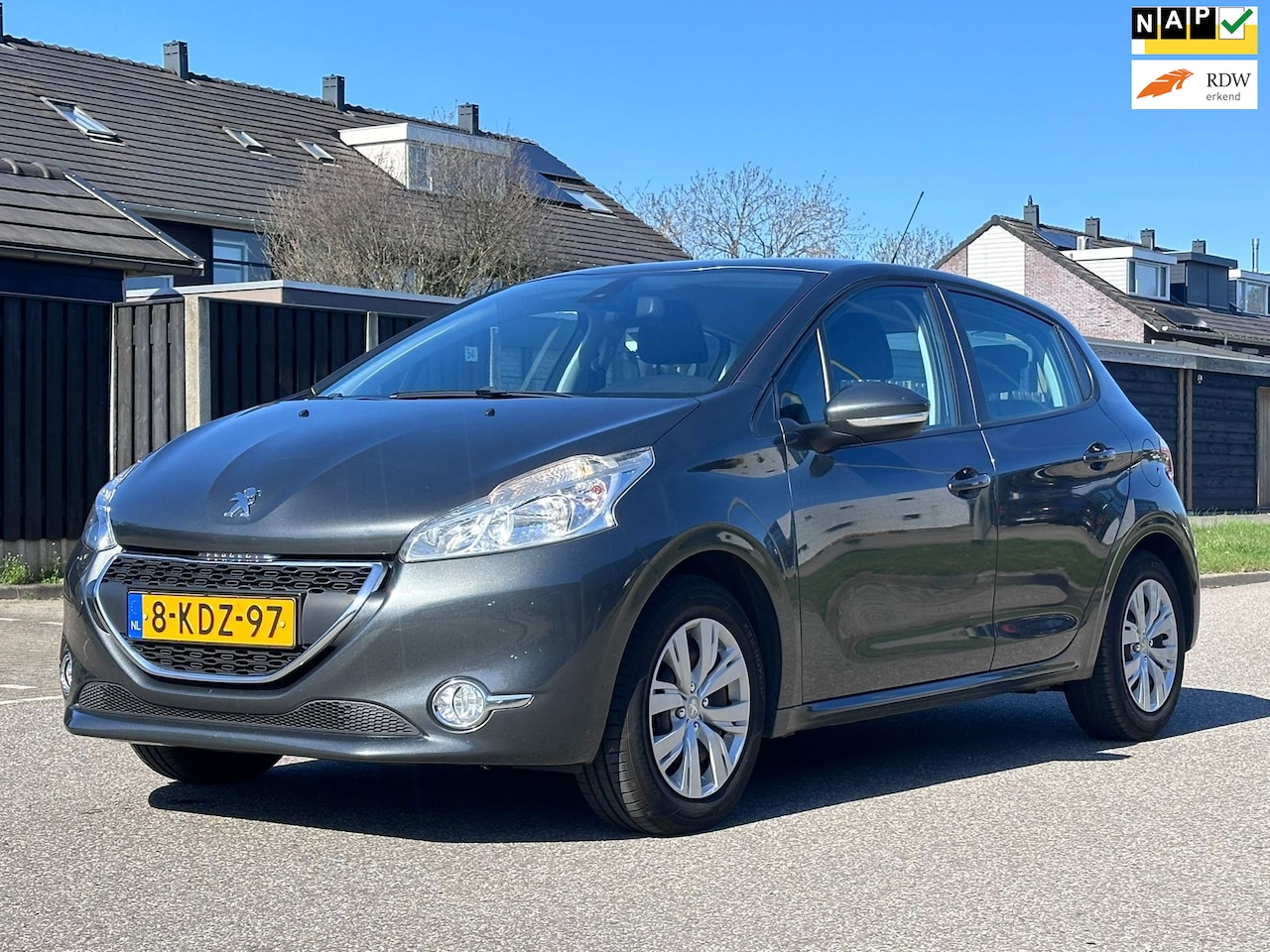 Peugeot 208 - 1.2 VTi Envy Navigatie*Cruise*Trekhaak*Dealer onderhouden*NAP*Clima*Parkeersensoren* - AutoWereld.nl