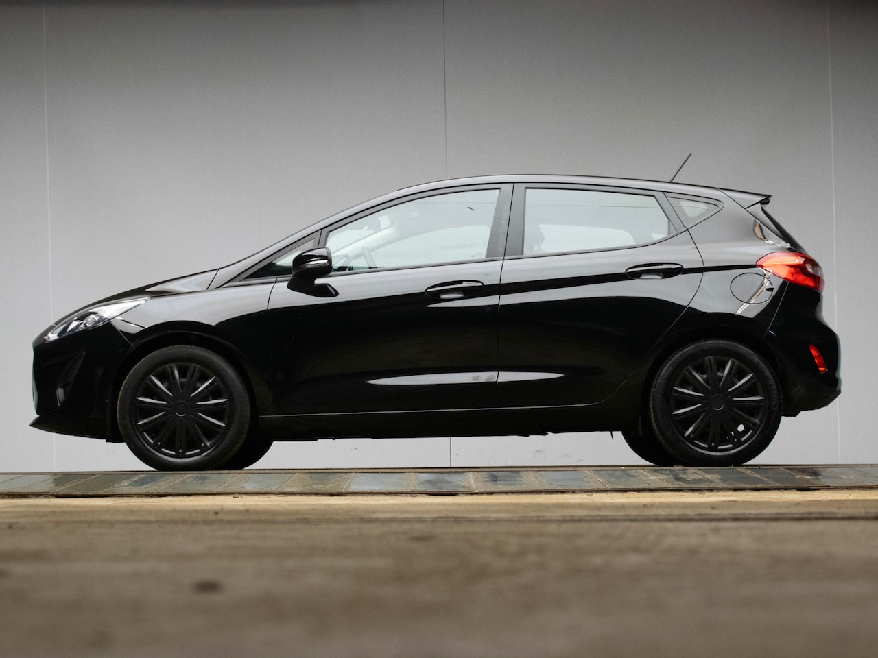 Ford Fiesta - 1.1 Trend Sport (APPLE CARPLAY,NAVI,CRUISE,BLACK EDITION,ELEKTRISCH PAKKET,SPORTSTOELEN,NE - AutoWereld.nl