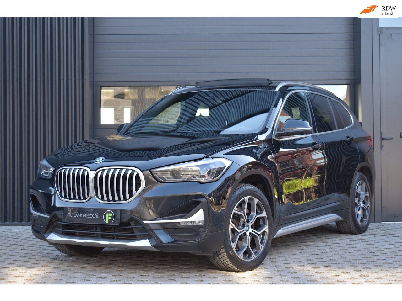 BMW X1 - XDrive25e High Executive xLine | PANO | LEDER | HEAD-UP | 1E EIG | DEALER | CAMERA - AutoWereld.nl