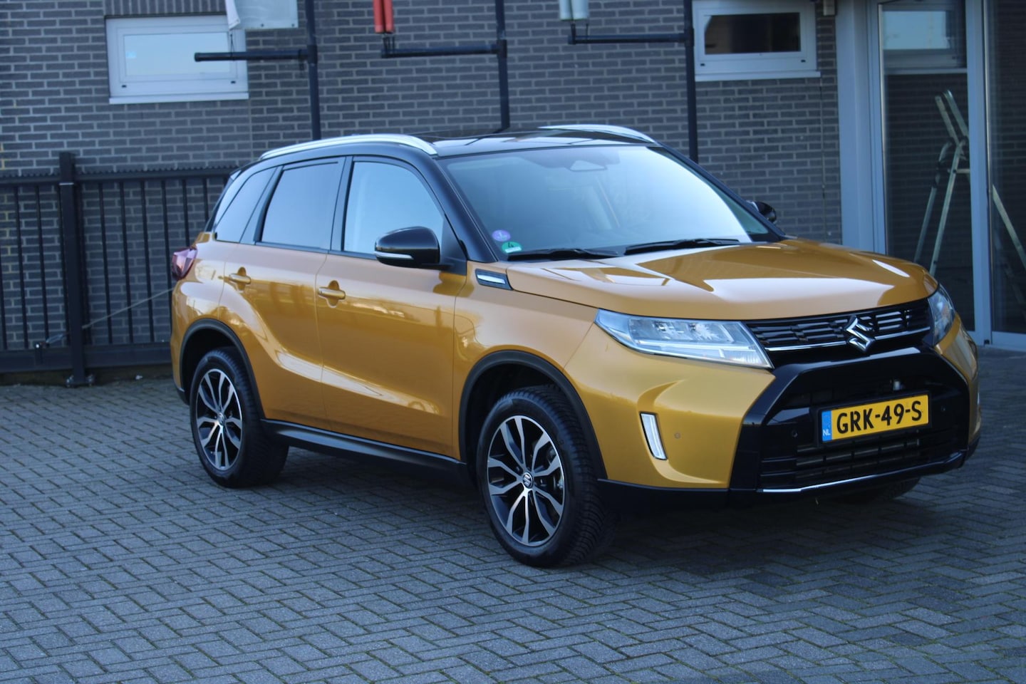 Suzuki Vitara - 1.4 Boosterjet Style Smart Hybrid NL Auto/Trekhaak/Pano/TwoTone - AutoWereld.nl