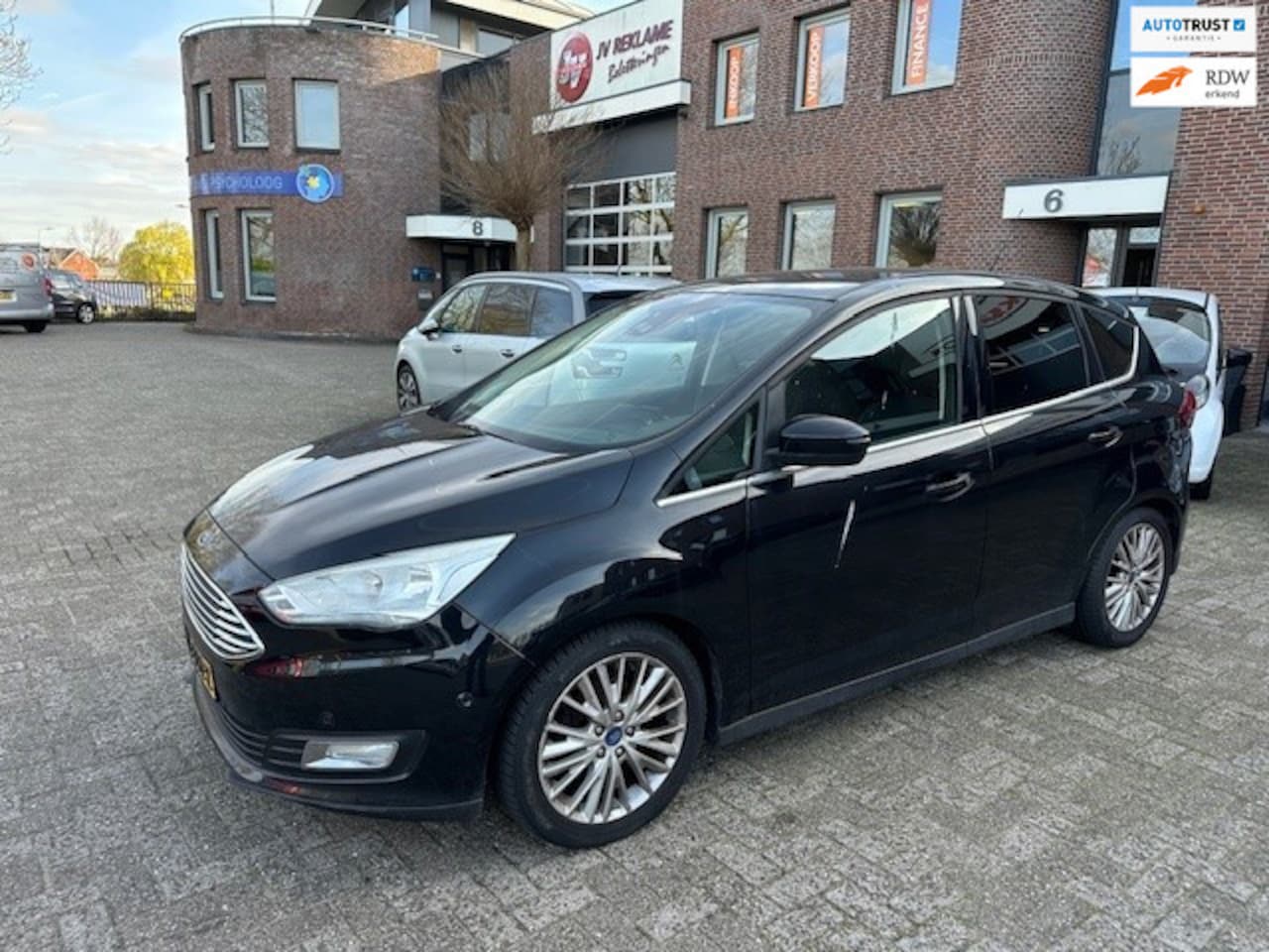 Ford C-Max - 1.0 Titanium / bj.2015 / kleur: zwart / NAP met 165073 km. / APK 05/2026 / Climate / trekh - AutoWereld.nl