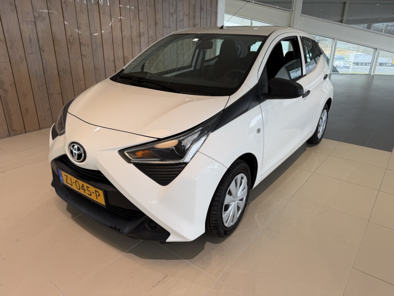 Toyota Aygo - 1.0 VVT-i x-fun 1.0 VVT-i x-fun - AutoWereld.nl