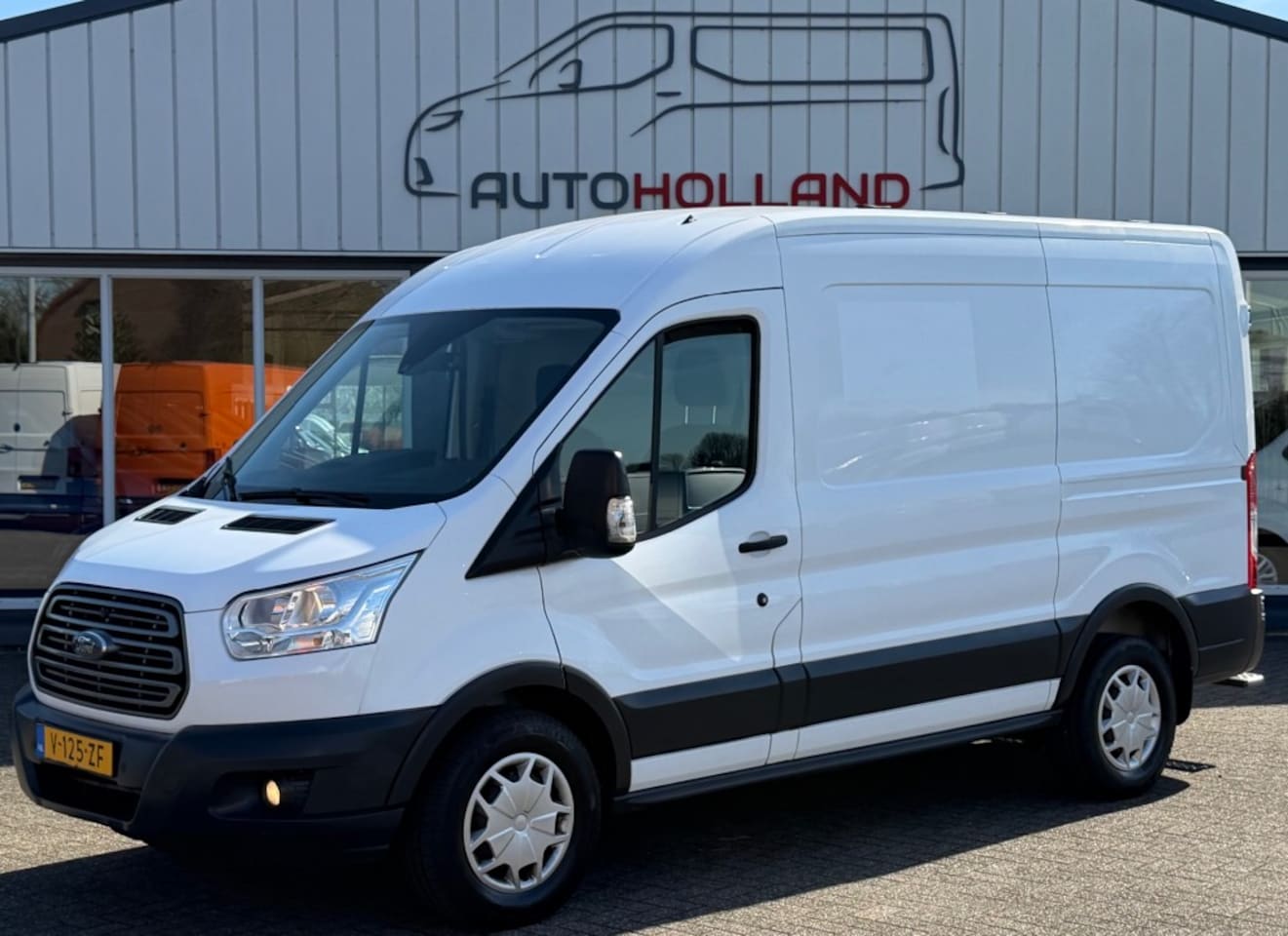 Ford Transit - 2.0 TDCI 96KW 131PK L2H2 AUTOMAAT EURO 6 AIRCO/ NAVIGATIE/ CAMERA/ TREKHAAK/ 100% DEALERON - AutoWereld.nl