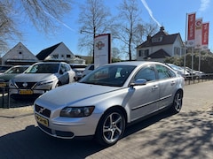 Volvo S40 - 2.4 AUTOMAAT 5-CILINDER / AIRCO / CRUISE CTR. / TREKHAAK / 17'' LM-VELGEN