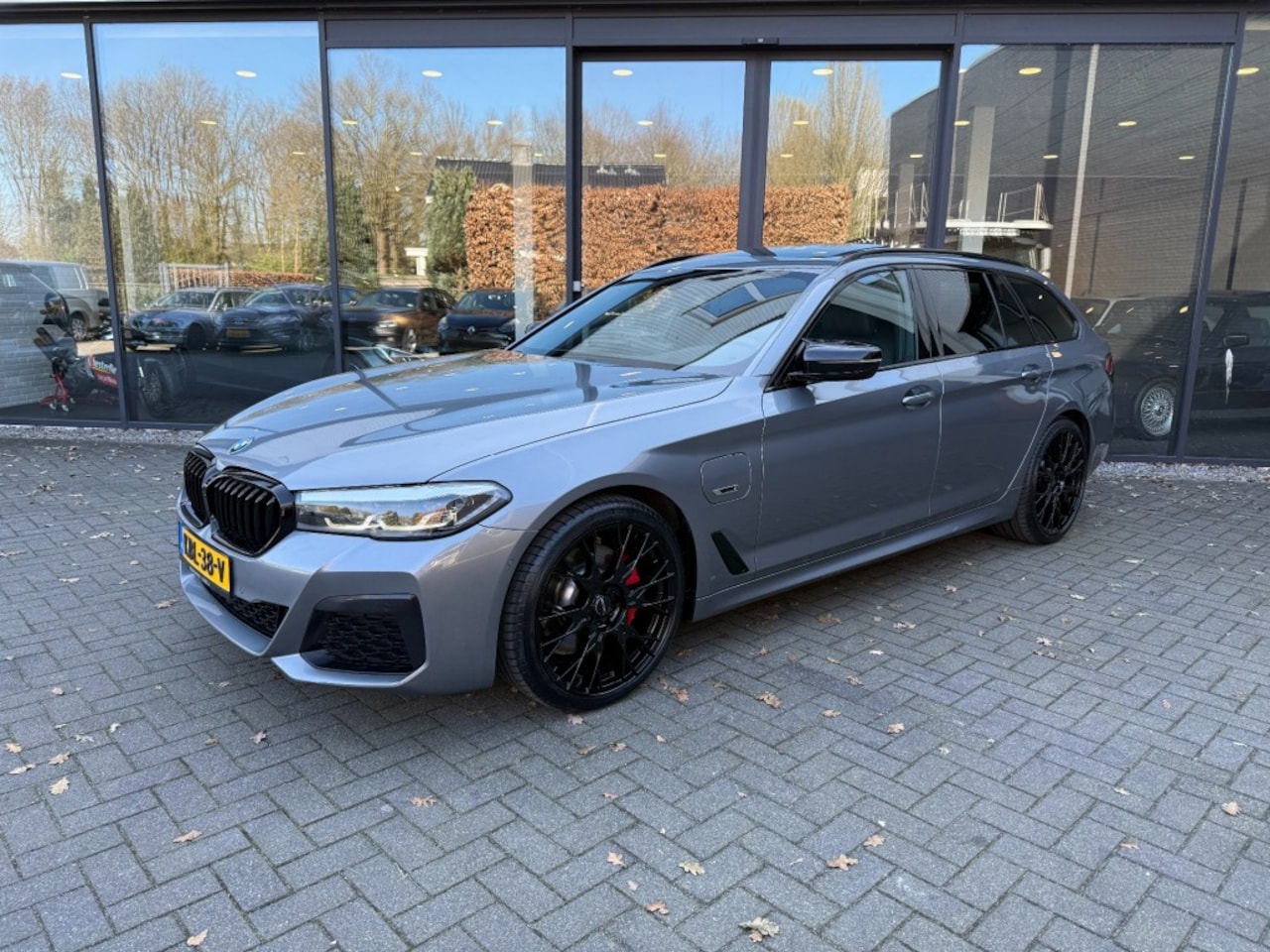 BMW 5-serie Touring - 530e Touring M-Sport,Pano,Memory,LED,Trekhk elekt,Leer,Camera,Carplay - AutoWereld.nl