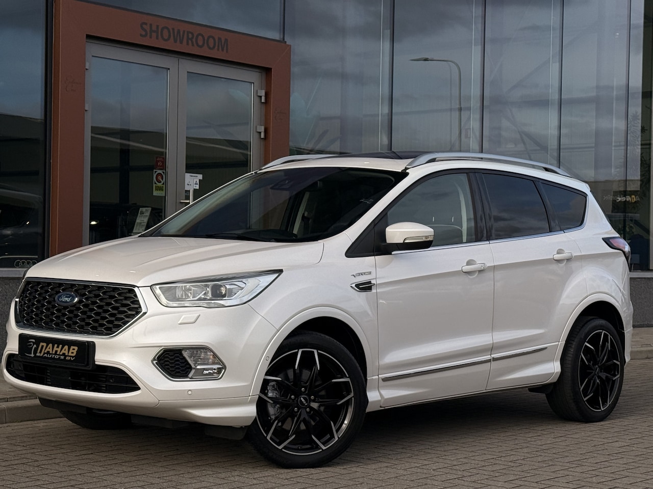 Ford Kuga - 2.0 Vignale | Sony Audio | Stoel/Stuur verwarming | ACC | Pano | Leder | Trekhaak | - AutoWereld.nl