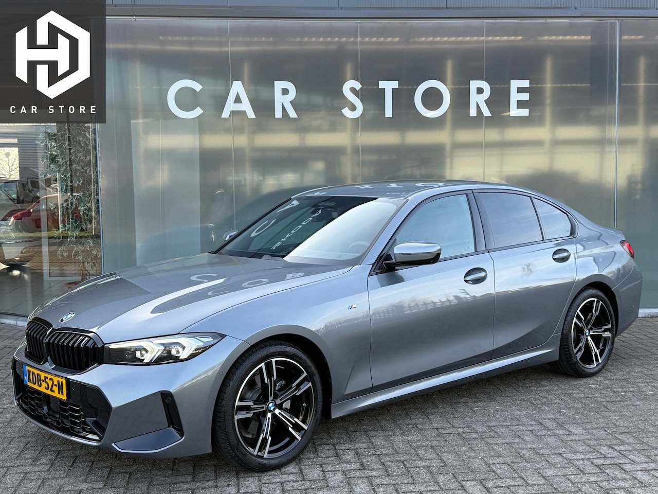 BMW 3-serie - 320i M-Sport Laser|Adap Cruise|HuD|Leder|Fabrieksgarantie - AutoWereld.nl