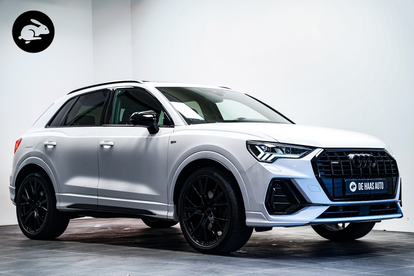 Audi Q3 - 40 TFSI quattro S-Line|Pano|Trekhaak|Leder|Camera - AutoWereld.nl