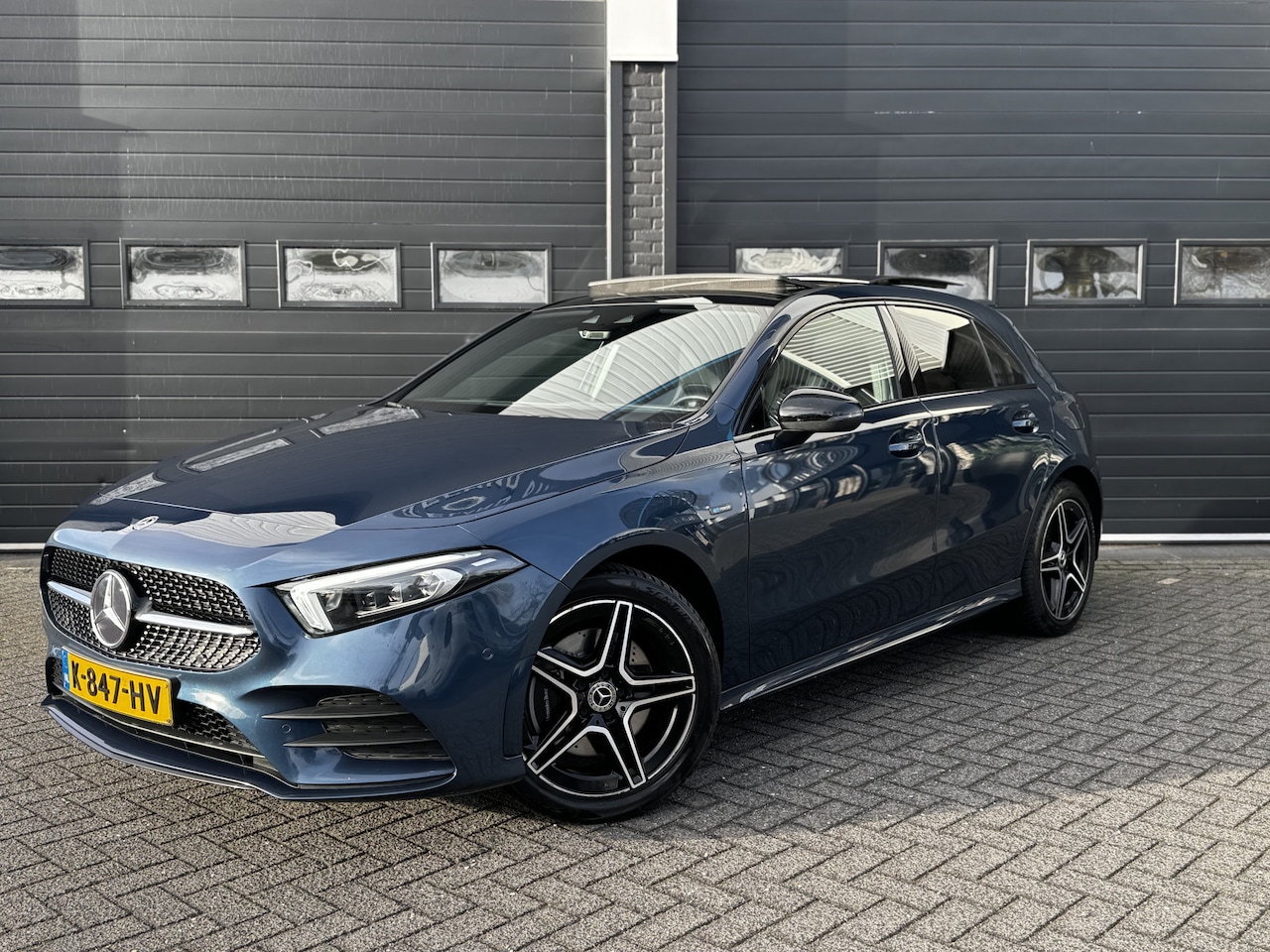 Mercedes-Benz A-klasse - 250 e Business Solution AMG Limited | Pano | Sfeer | Camera | Orig. NL | €20.900,- incl. B - AutoWereld.nl