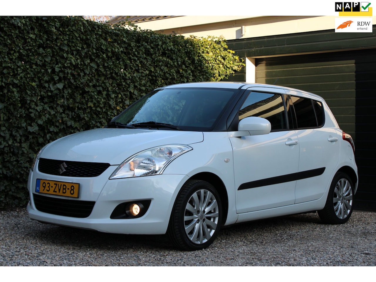 Suzuki Swift - 1.2 Exclusive EASSS | Climate control | Cruise control | Keyless entry - AutoWereld.nl