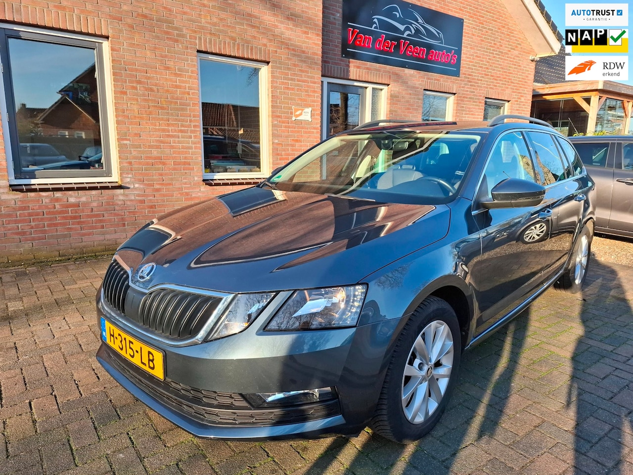 Skoda Octavia Combi - 1.0 TSI Greentech Business Edition. Leder, trekhaak, carplay, stoelverwarming, etc. Prijs - AutoWereld.nl