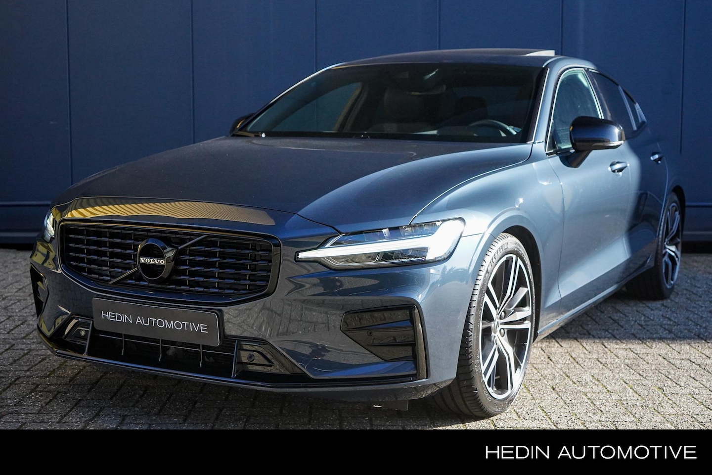 Volvo S60 - 2.0 B3 R-Design | Trekhaak | Panoramadak | Pilot assist | Dode hoek detectie - AutoWereld.nl