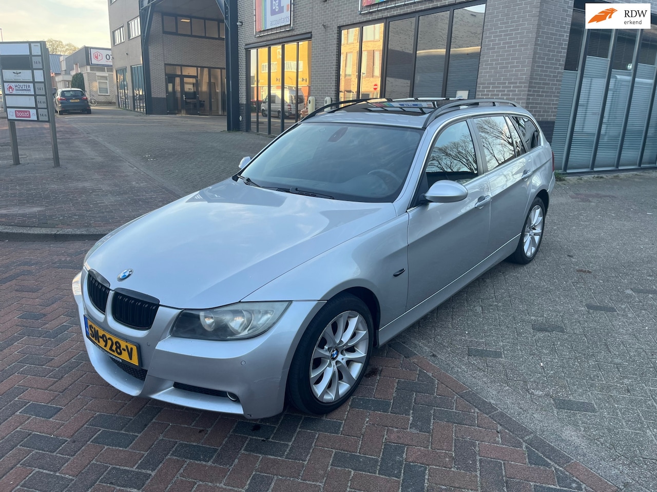 BMW 3-serie Touring - 325i Dynamic Executive! NW Ketting! PANO - AutoWereld.nl