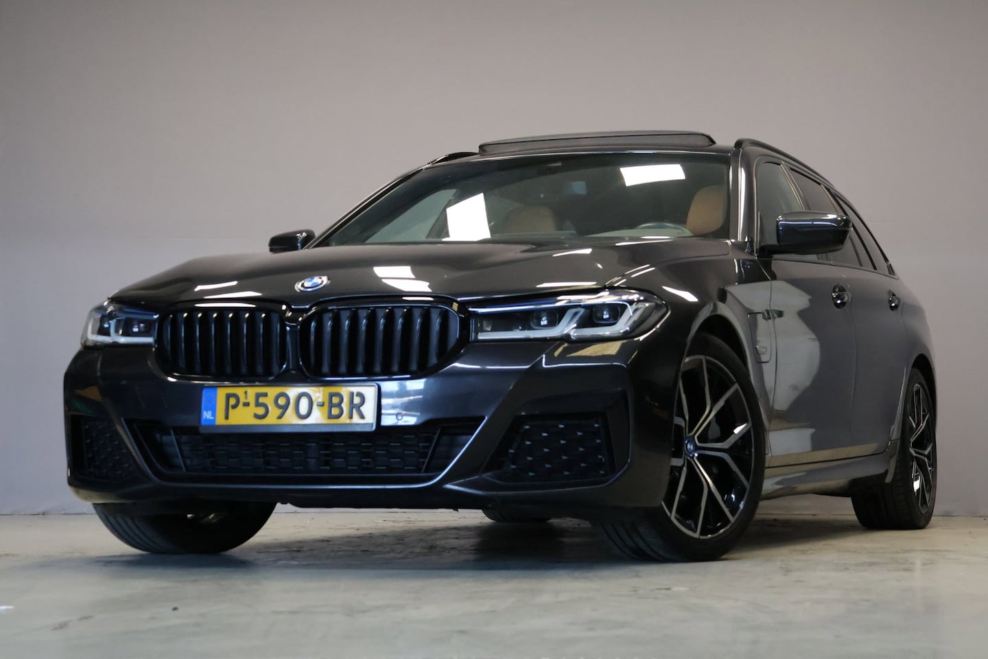 BMW 5-serie Touring - 520e M Sport Business Edition Plus |Panorama| - AutoWereld.nl