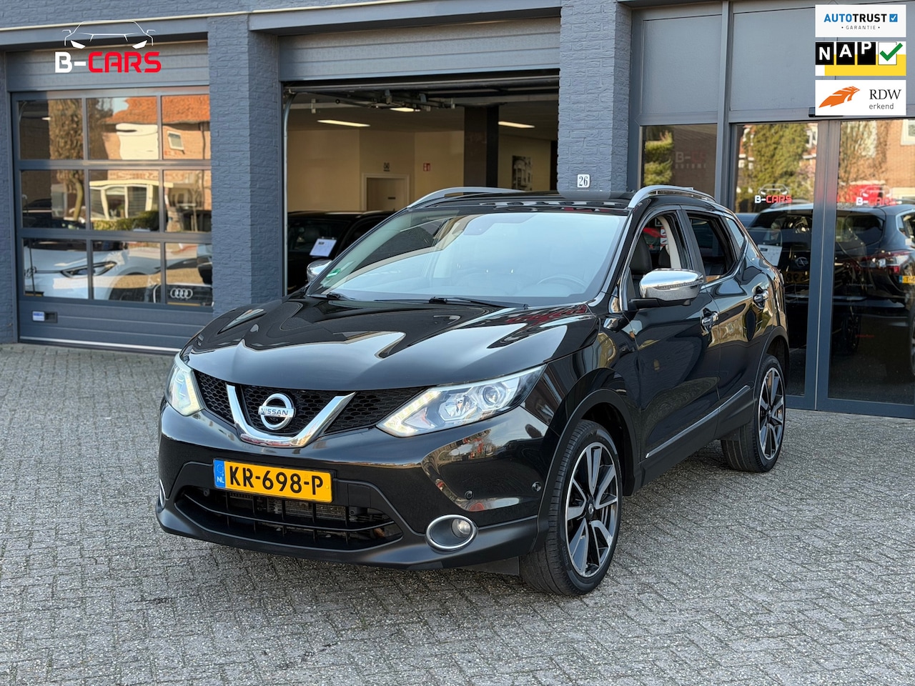 Nissan Qashqai - 1.2 Tekna Pano|Lineass|Stoelvw|Leer|Nap|Camera!! - AutoWereld.nl