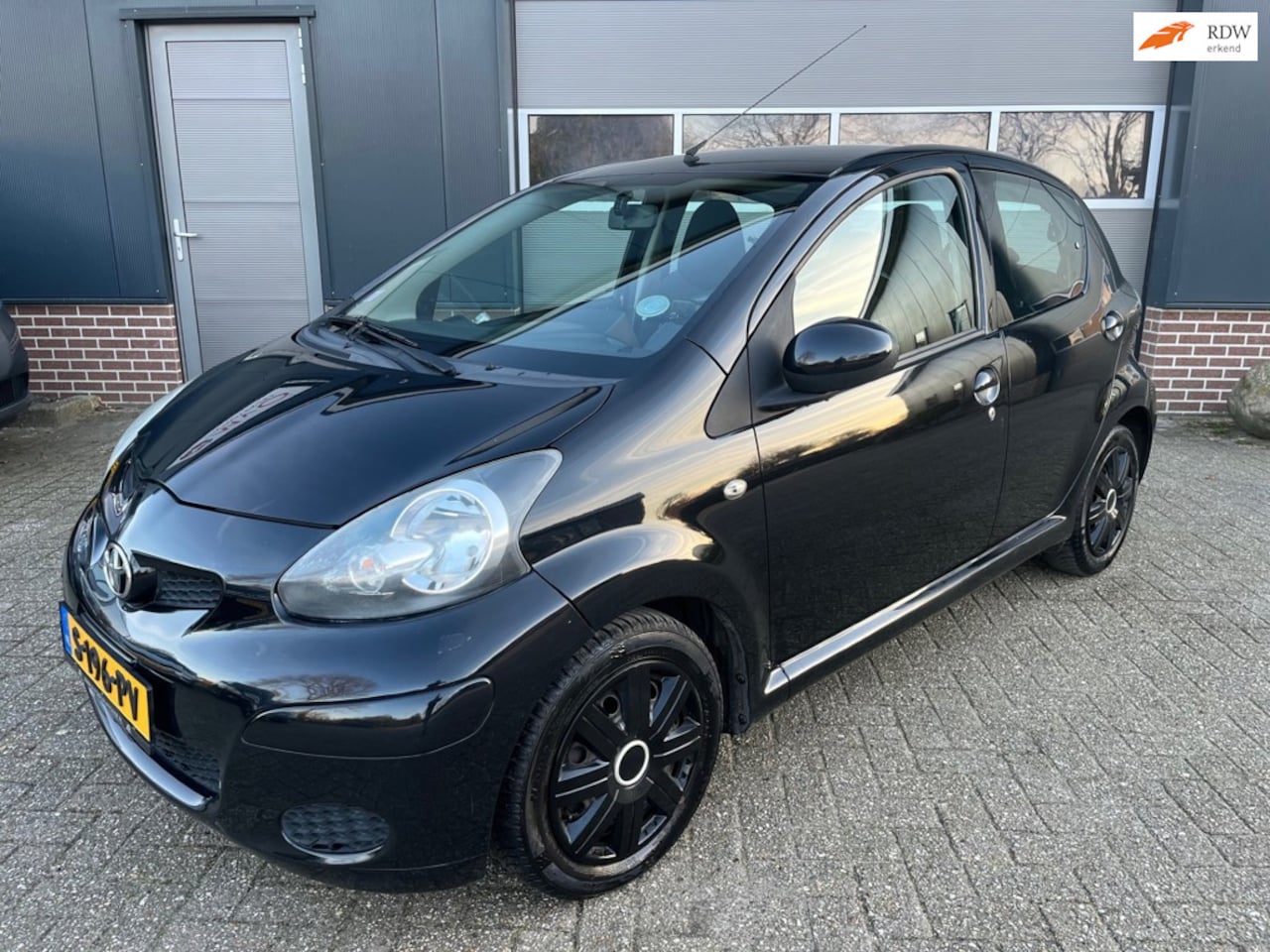 Toyota Aygo - 1.0-12V Access-Carplay-5DRS-Airco-4Season! - AutoWereld.nl
