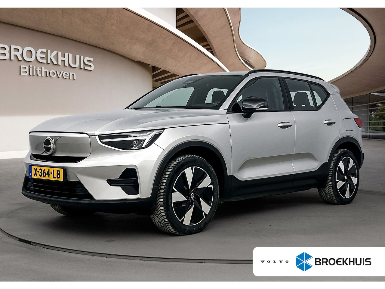 Volvo XC40 - Single Motor Extended Range Plus 82 kWh | Trekhaak | PDC V+A en Camera | Stoel + Stuurverw - AutoWereld.nl