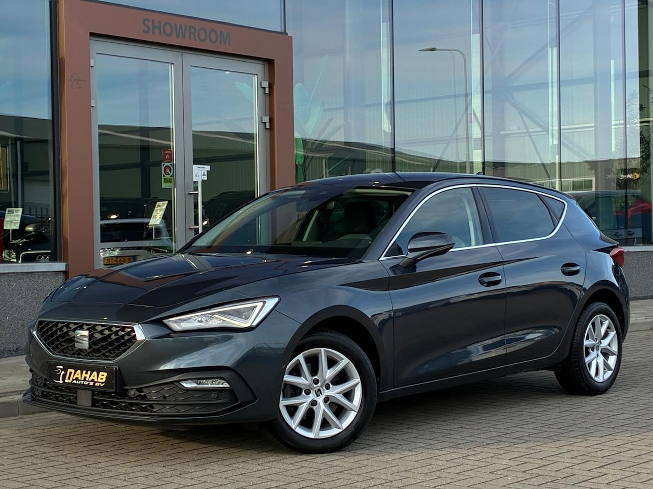 SEAT Leon - 1.5 TSI | ACC | Navi | Stoel/Stuurverwarming | Apple Carplay | Navi | Parkeersensoren V+A - AutoWereld.nl