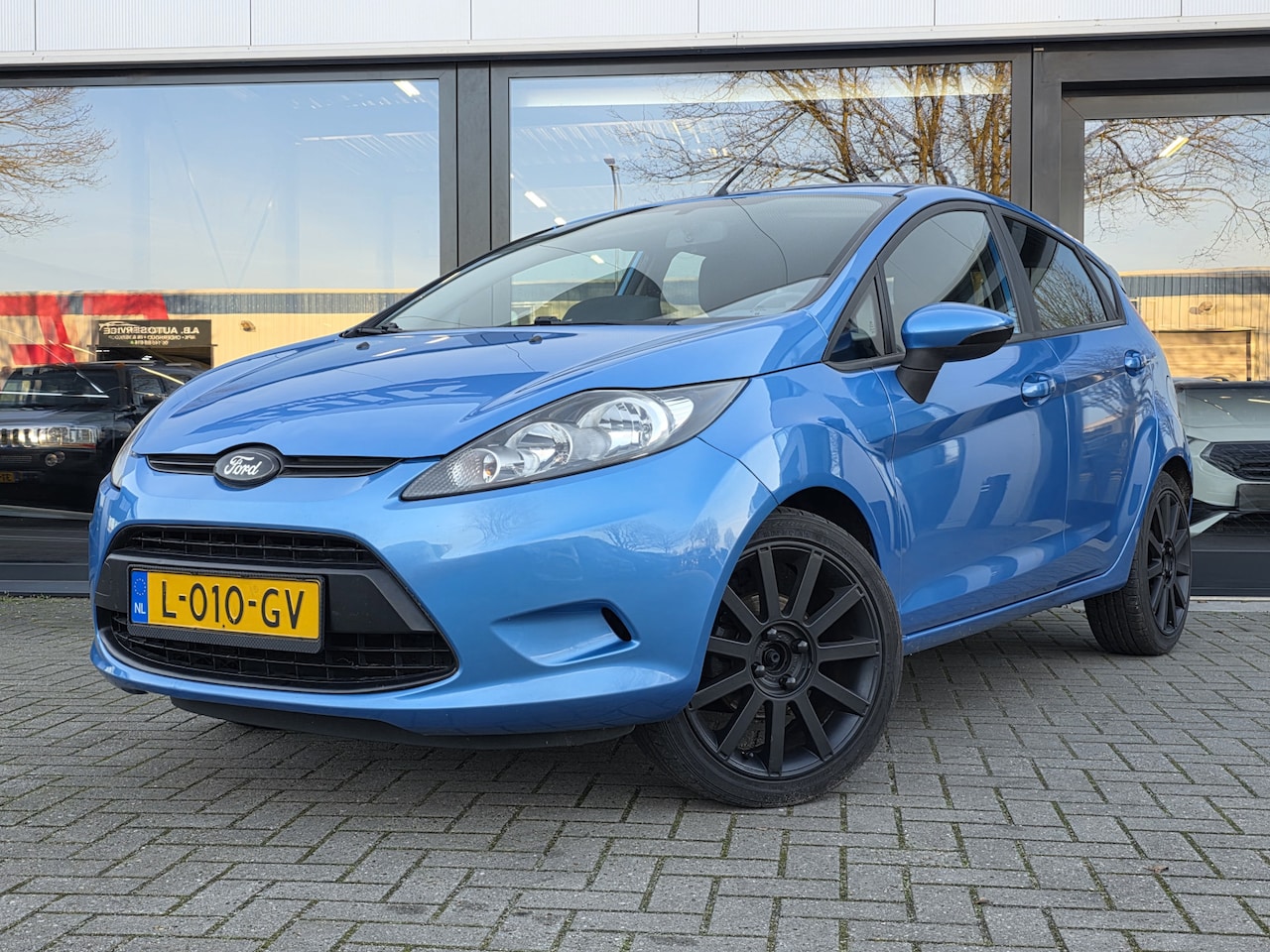 Ford Fiesta - 1.25 Trend 5deurs + LM VELGEN + AIRCO + CAMERA + BLUETOOTH - AutoWereld.nl